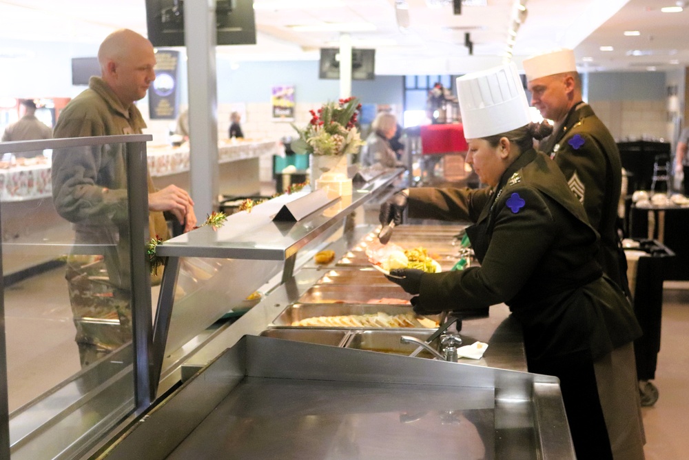 Fort McCoy Garrison leaders support special 2025 dining facility holiday meal for installation team