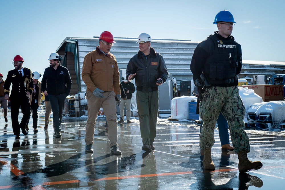 Deputy Prime Minister of Australia Visits Stennis