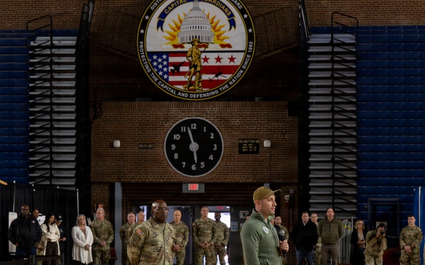 Secretary of War Serves National Guardsmen a Thanksgiving Meal