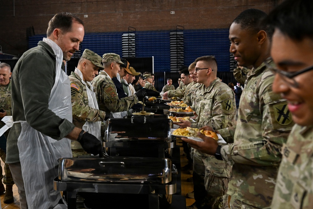 Secretary of War Serves National Guardsmen a Thanksgiving Meal
