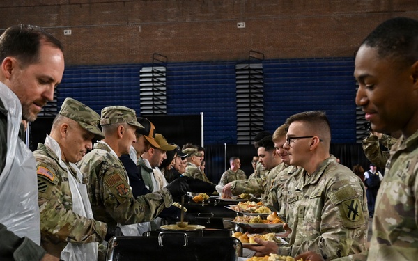 Secretary of War Serves National Guardsmen a Thanksgiving Meal