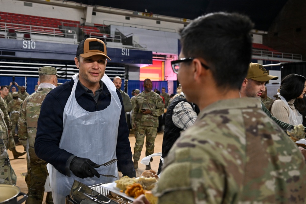 Secretary of War Serves National Guardsmen a Thanksgiving Meal