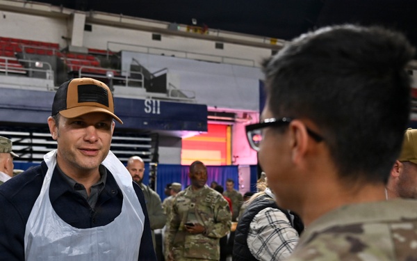 Secretary of War Serves National Guardsmen a Thanksgiving Meal