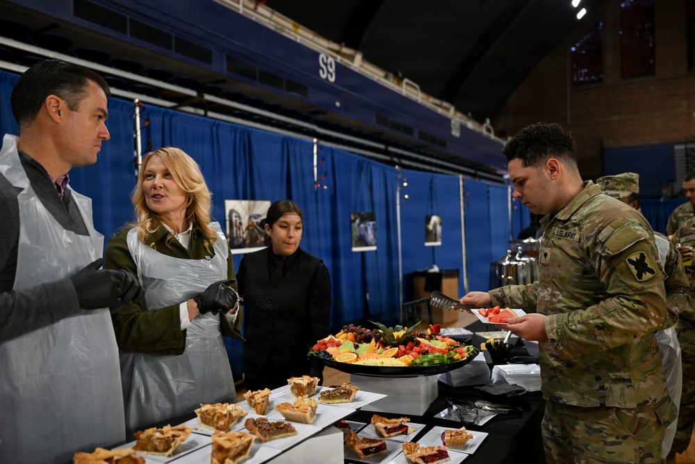 Secretary of War Serves National Guardsmen a Thanksgiving Meal