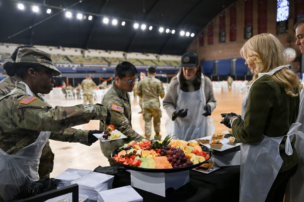 Secretary of War Serves National Guardsmen a Thanksgiving Meal