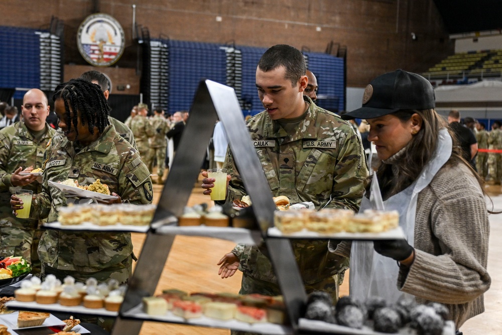 Secretary of War Serves National Guardsmen a Thanksgiving Meal