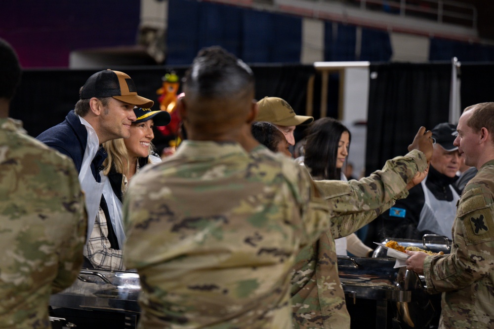 Secretary of War Serves National Guardsmen a Thanksgiving Meal