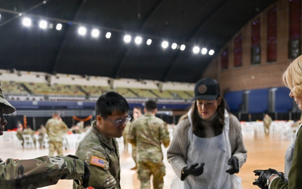 Secretary of War Serves National Guardsmen a Thanksgiving Meal