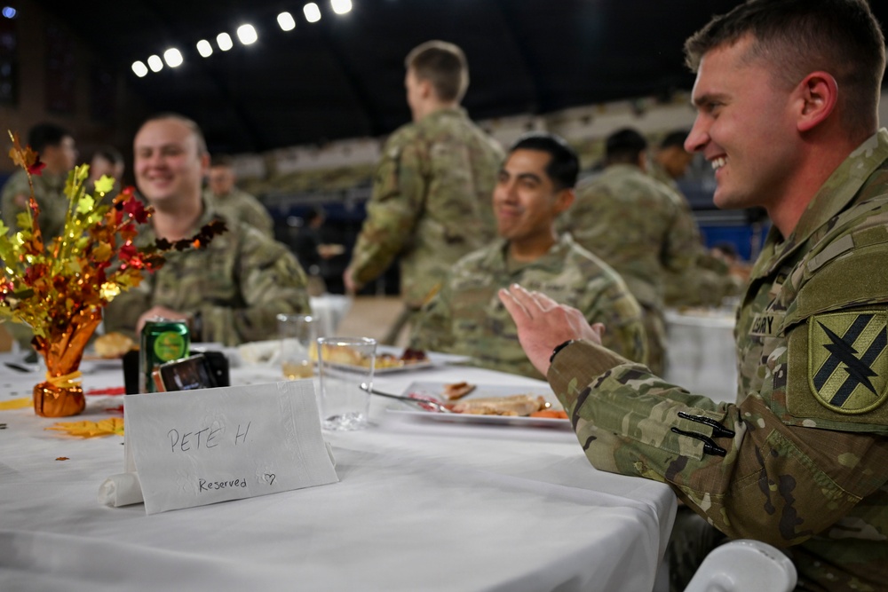 Secretary of War Serves National Guardsmen a Thanksgiving Meal