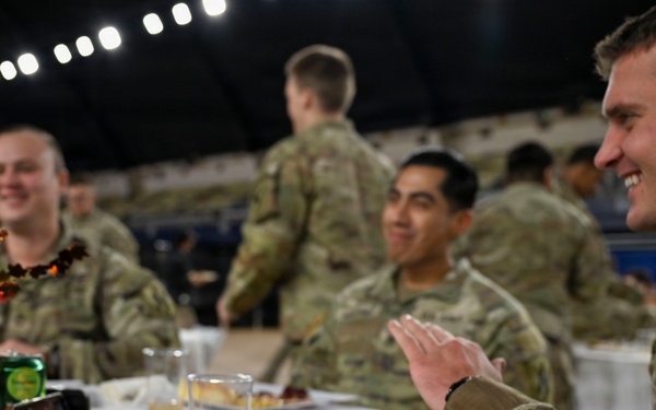 Secretary of War Serves National Guardsmen a Thanksgiving Meal