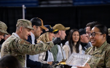 Secretary of War Serves National Guardsmen a Thanksgiving Meal
