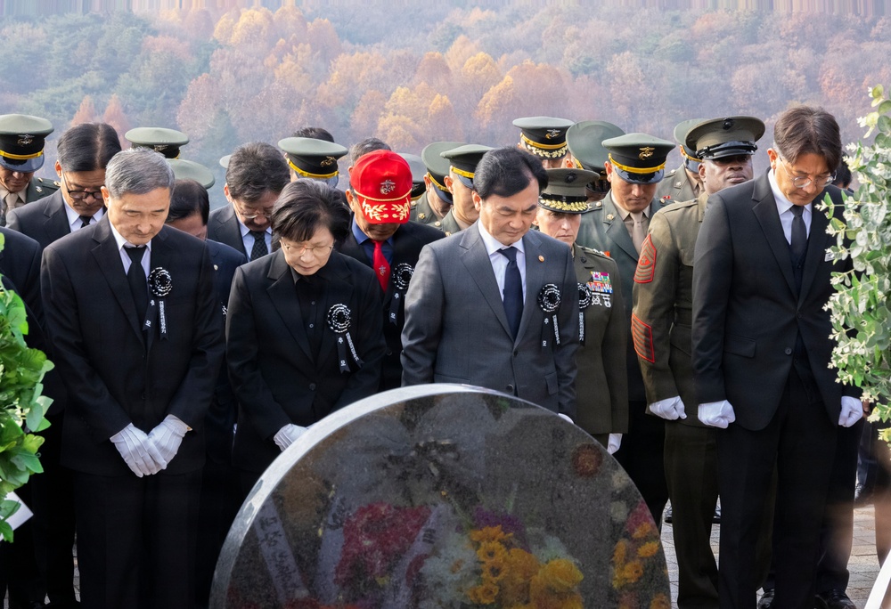 MARFORK attends a memorial ceremony for the Bombardment of Yeonpyeong