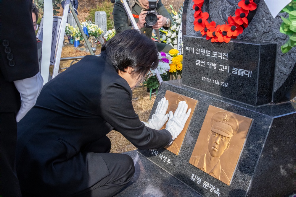 MARFORK attends a memorial ceremony for the Bombardment of Yeonpyeong