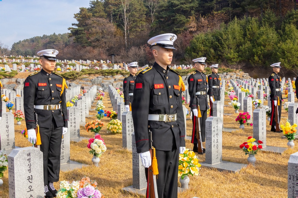 MARFORK attends a memorial ceremony for the Bombardment of Yeonpyeong