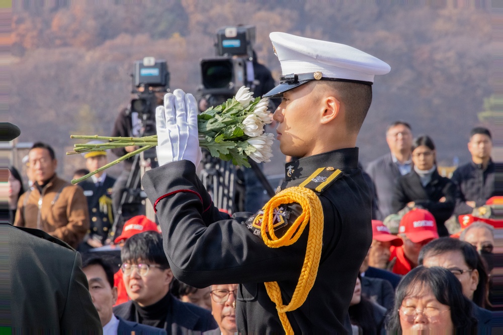 MARFORK attends a memorial ceremony for the Bombardment of Yeonpyeong