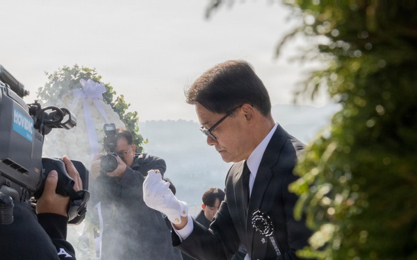 MARFORK attends a memorial ceremony for the Bombardment of Yeonpyeong