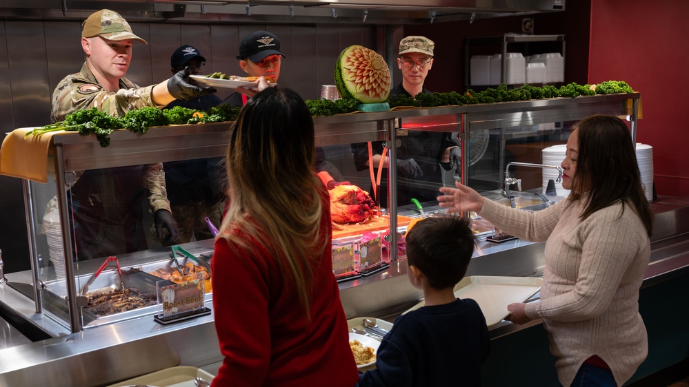 Team Osan leaders join Airmen for holiday meal