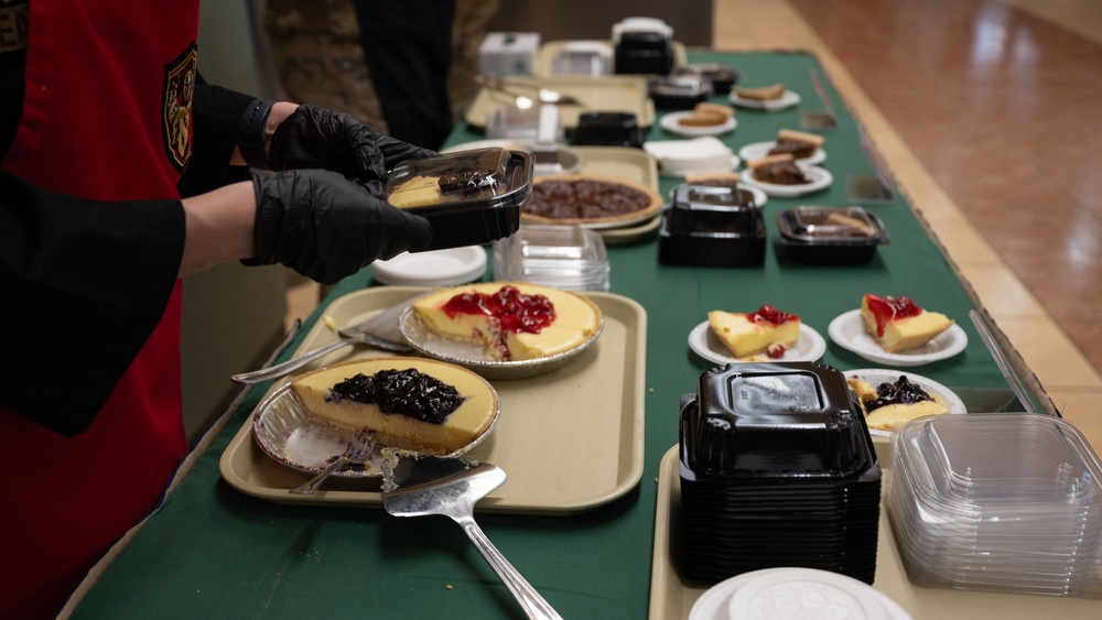 Team Osan leaders join Airmen for holiday meal