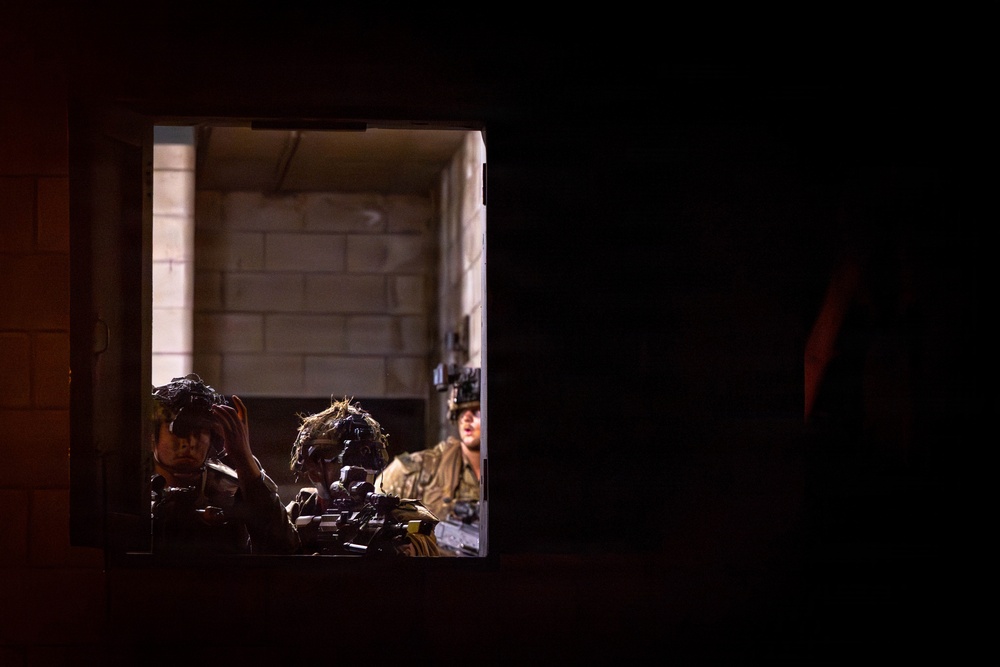 25th ID Conducts Night Operations