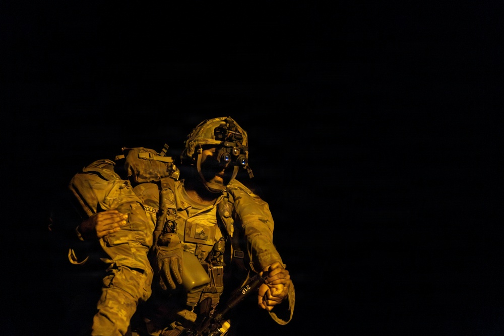 25th ID Conducts Night Operations