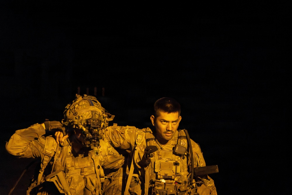 25th ID Conducts Night Operations