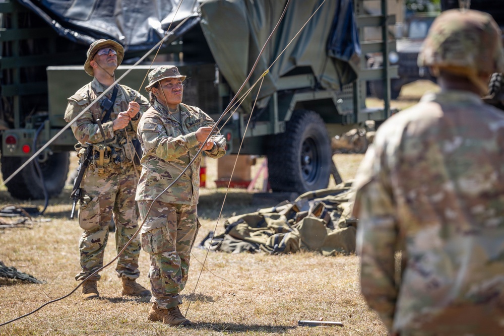25th CAB HHC Sets up a Tactical Operations Center