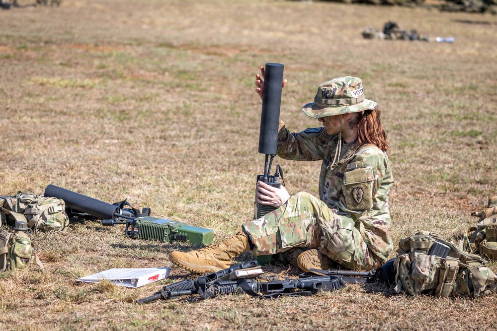 25th CAB HHC Sets up a Tactical Operations Center
