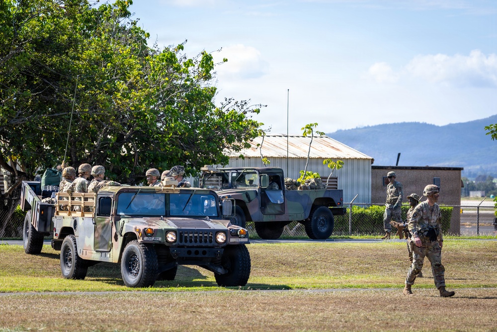 25th CAB HHC Sets up a Tactical Operations Center
