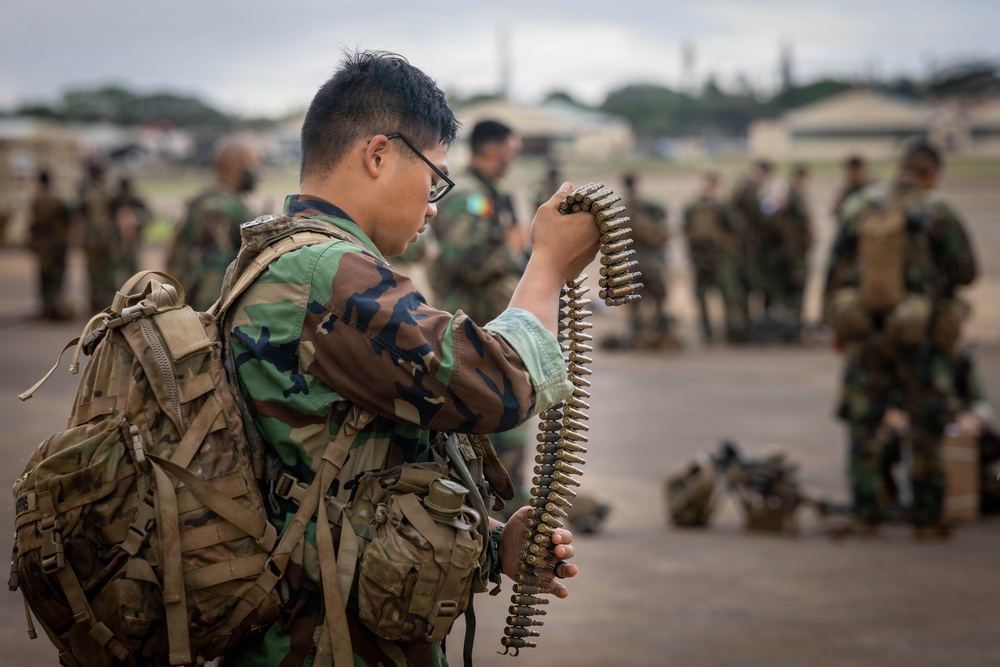 25th CAB Conducts Night Air Assault Operation