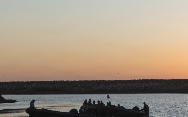 1st Recon Bn., VMX-1 conduct night helocast using CH-53K