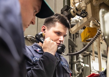 USS Mitscher (DDG 57) Sailors conduct engineering casualty drill underway