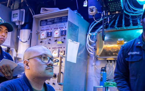 USS Mitscher (DDG 57) Sailors conduct engineering drills underway