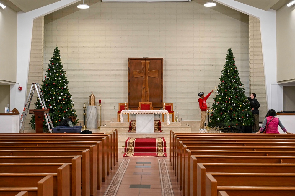 NAVSTA Rota Chapel Christmas decorating