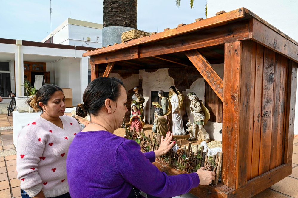 NAVSTA Rota Chapel Christmas decorating