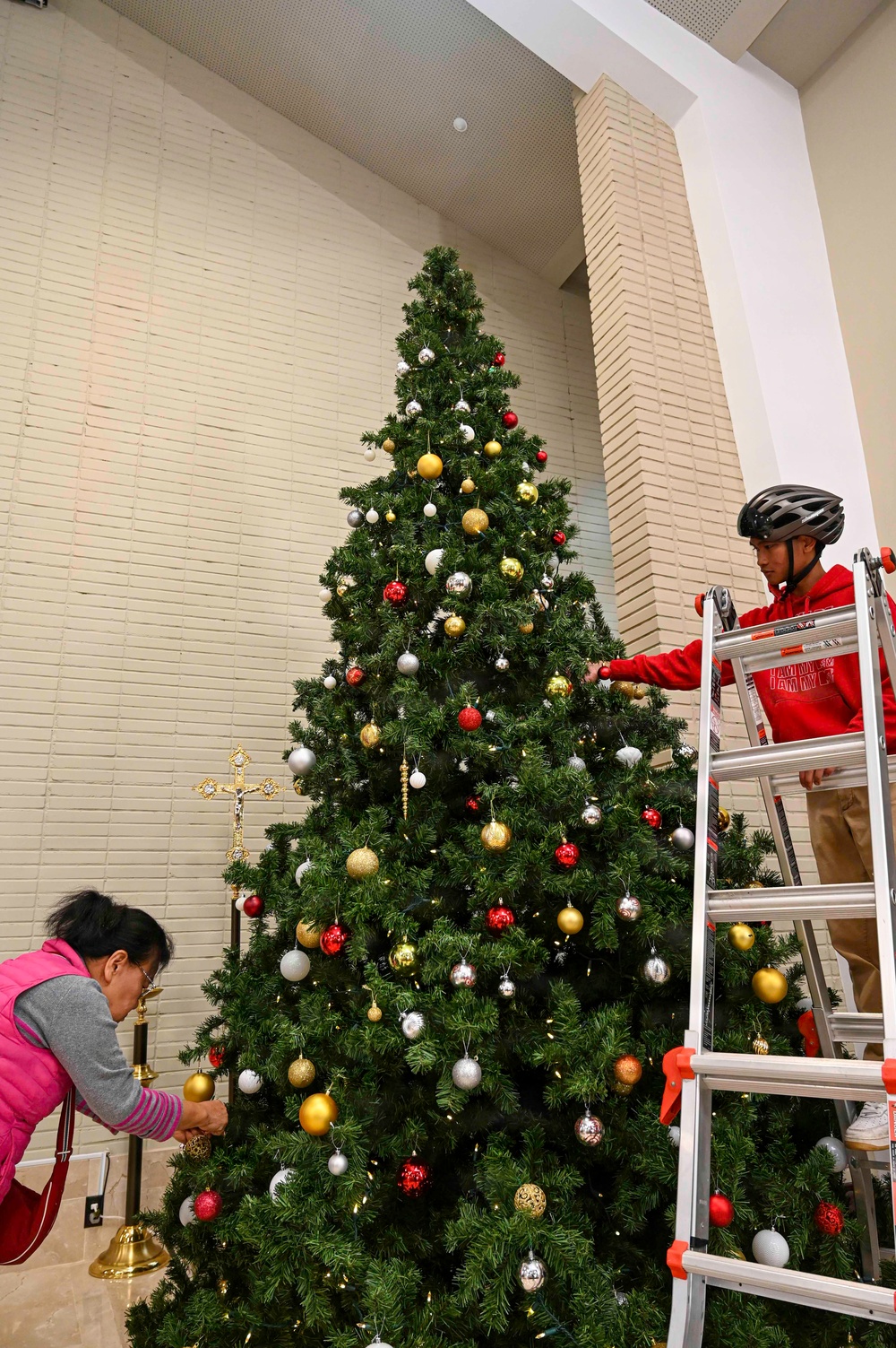 NAVSTA Rota Chapel Christmas decorating