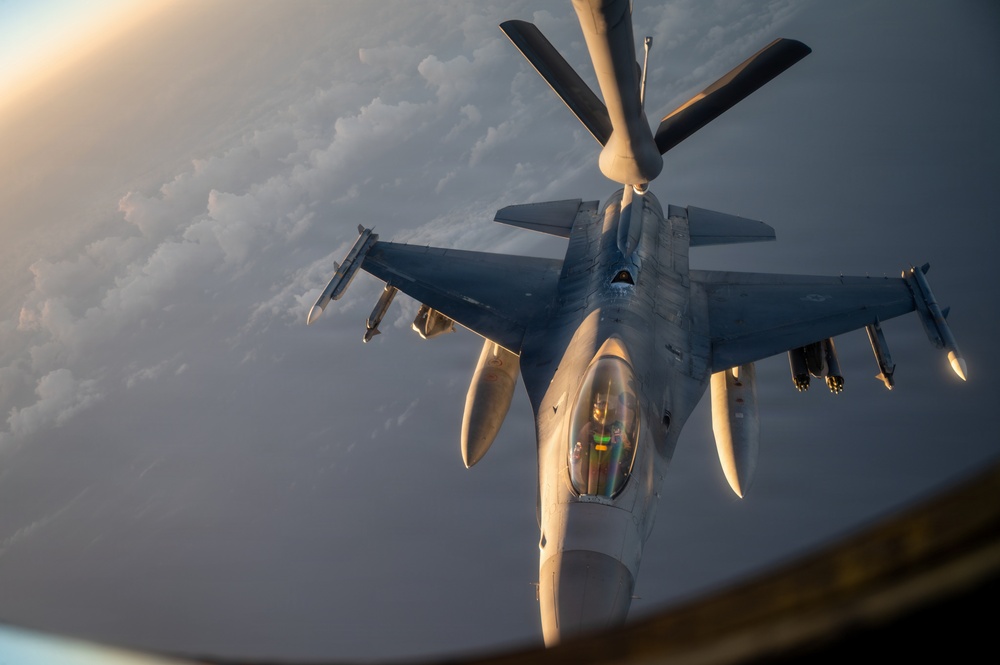 F-16C Fighting Falcon Refueled