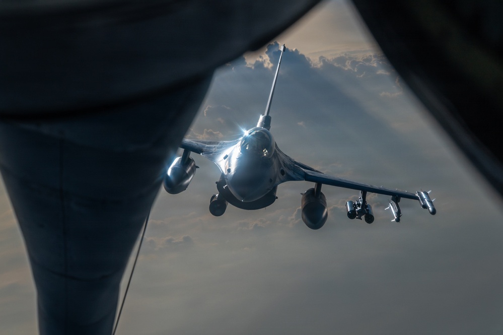 F-16C Fighting Falcon Refueled