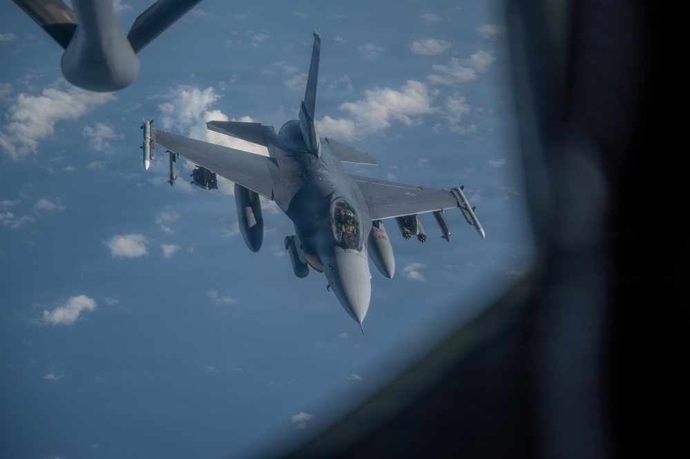 F-16C Fighting Falcon Refueled