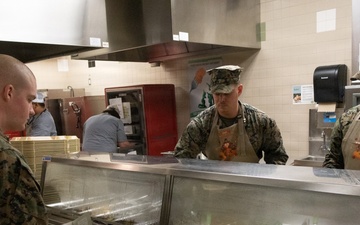 Marine School of Artillery Command serves trainees at Thanksgiving