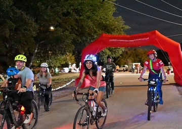 Turkey, Tinsel Family Fun Run ushers in holiday season at BLORA