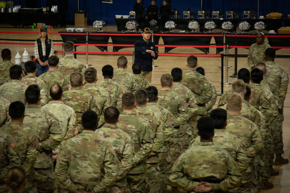Thanksgiving at the D.C. Armory Brings Together National Guard and Senior Leaders