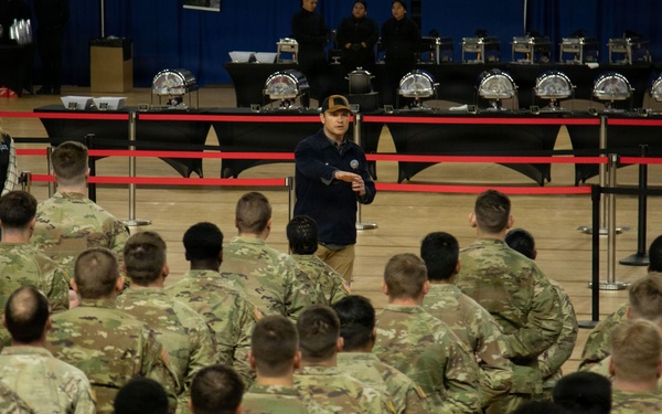 Thanksgiving at the D.C. Armory Brings Together National Guard and Senior Leaders