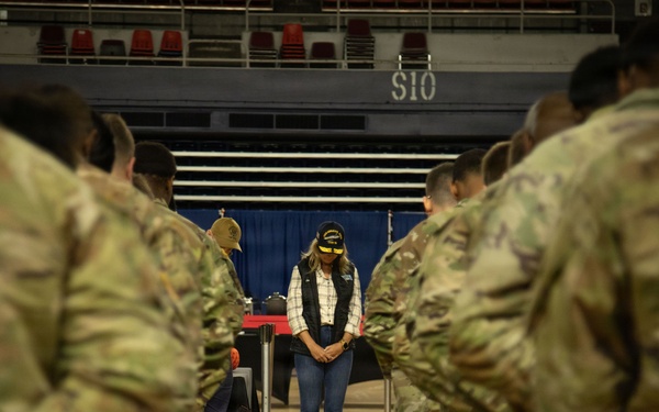 Thanksgiving at the D.C. Armory Brings Together National Guard and Senior Leaders