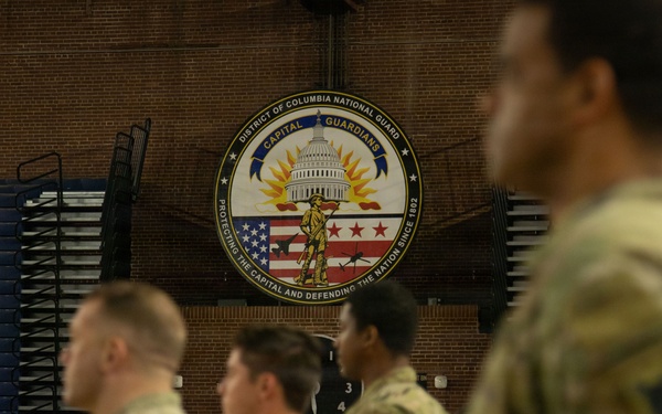 Thanksgiving at the D.C. Armory Brings Together National Guard and Senior Leaders