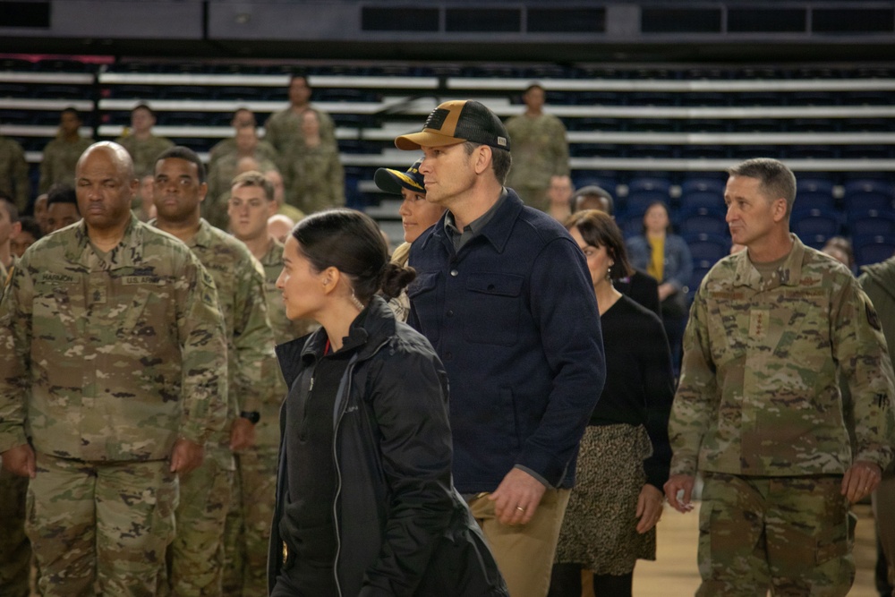 Thanksgiving at the D.C. Armory Brings Together National Guard and Senior Leaders