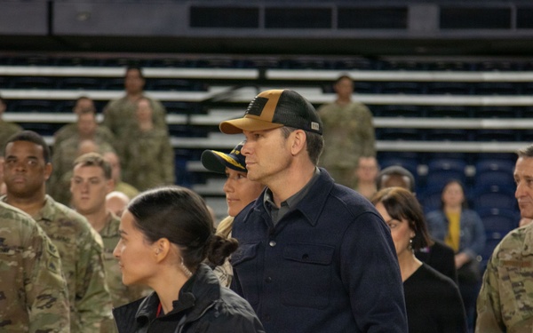 Thanksgiving at the D.C. Armory Brings Together National Guard and Senior Leaders