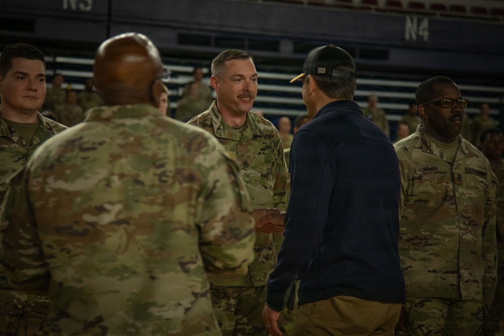 Thanksgiving at the D.C. Armory Brings Together National Guard and Senior Leaders