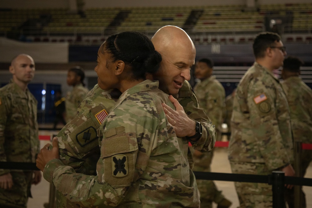 Thanksgiving at the D.C. Armory Brings Together National Guard and Senior Leaders