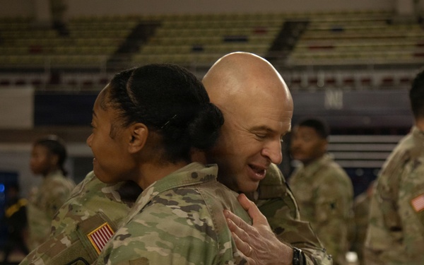 Thanksgiving at the D.C. Armory Brings Together National Guard and Senior Leaders