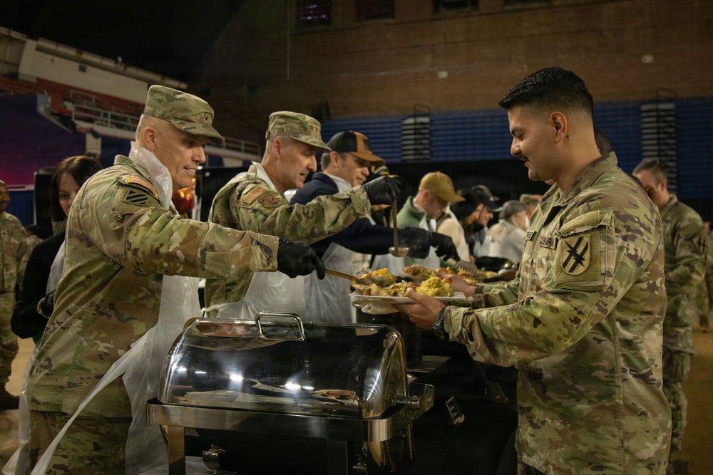 Thanksgiving at the D.C. Armory Brings Together National Guard and Senior Leaders